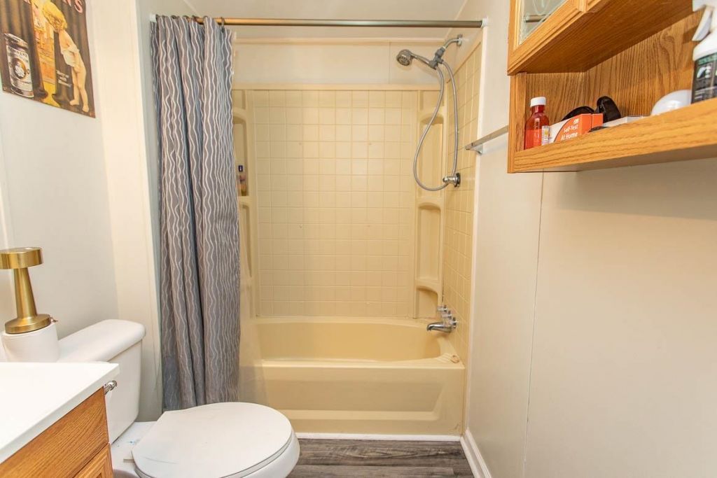 1577 Crystal Lake Dr. Photo 6
