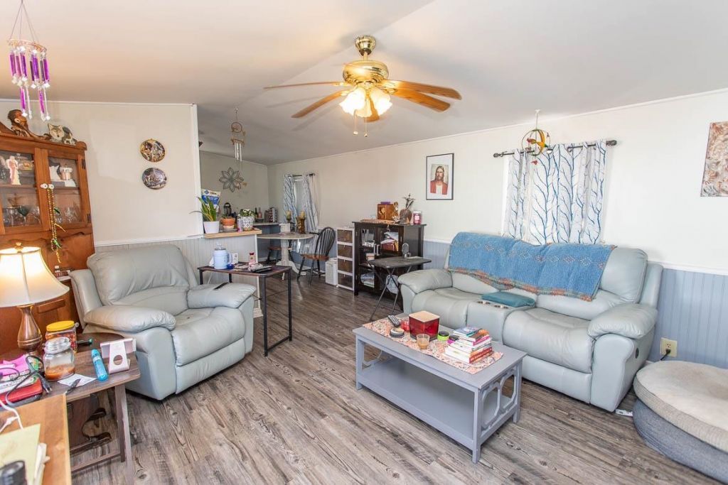 1577 Crystal Lake Dr. Photo 7