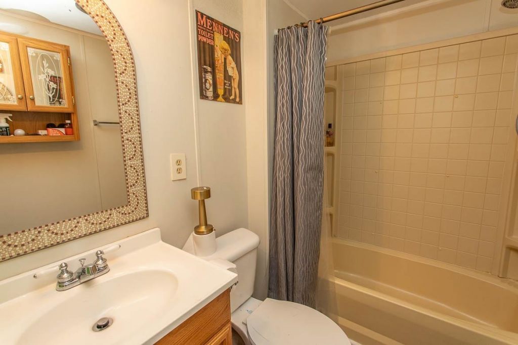 1577 Crystal Lake Dr. Photo 7