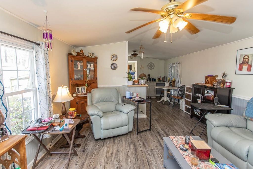 1577 Crystal Lake Dr. Photo 8