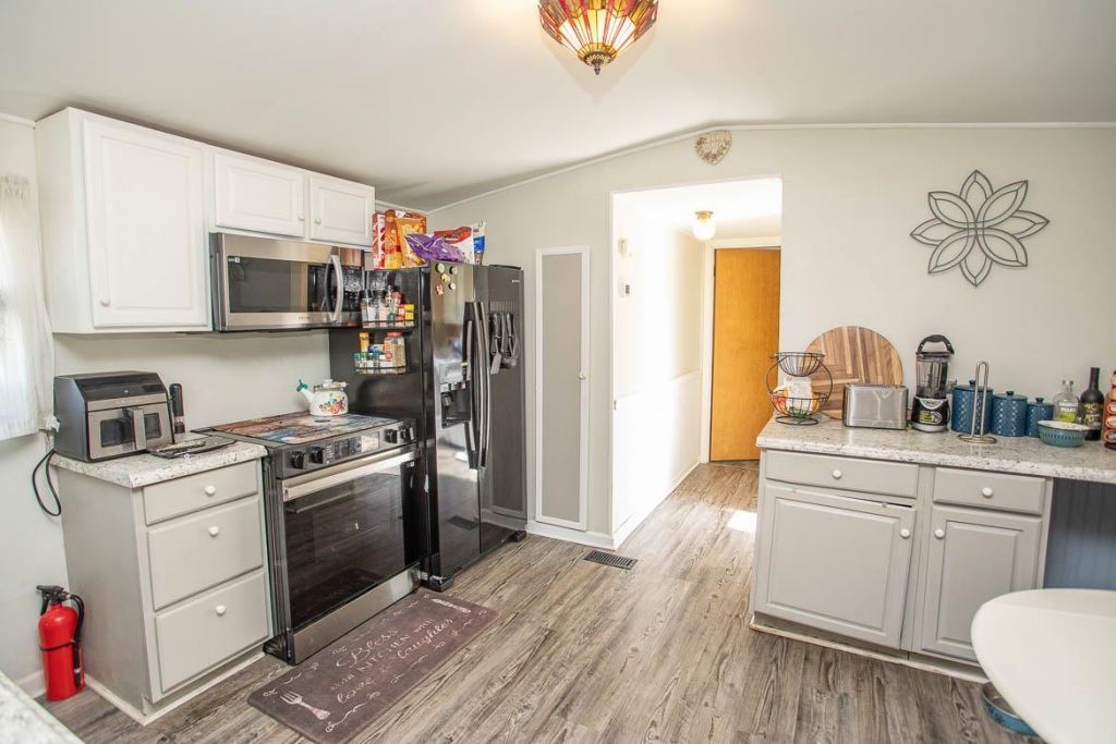 1577 Crystal Lake Dr. Photo 8