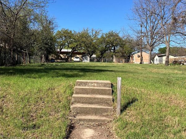 106 S Race ST, Lampasas, TX 76550