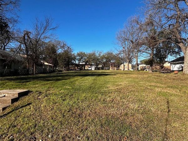 106 S Race ST, Lampasas, TX 76550