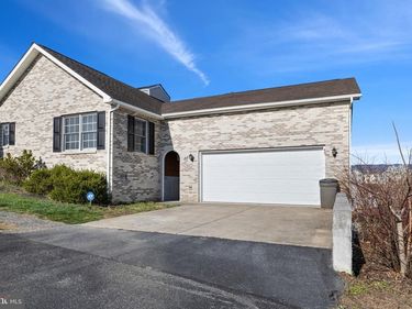 41 DEAKEN CIRCLE, Unit B-6, STRASBURG, VA 22657