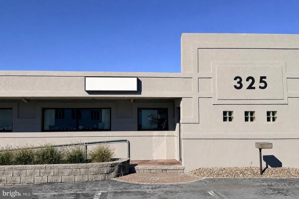 325 S READING ROAD , EPHRATA, PA 17522