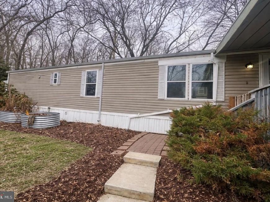 910 Lakeview Drive, Green Lane, PA 18054 Main Photo