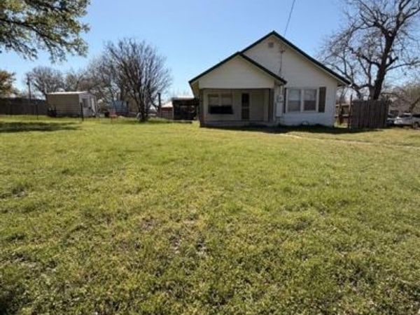 200 S Cleveland, Meridian, TX 76665