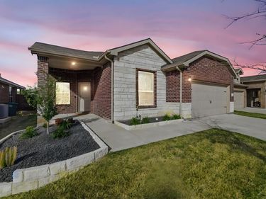 8617 Sandy Park Drive, Fort Worth, TX 76179
