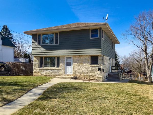 231 Prospect AVENUE, Pewaukee, WI 53072