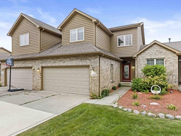 10554 Ontario Drive, Crown Point, IN 46307
