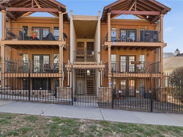 4727 Jarboe Street, Unit 102, Kansas City, MO 64112