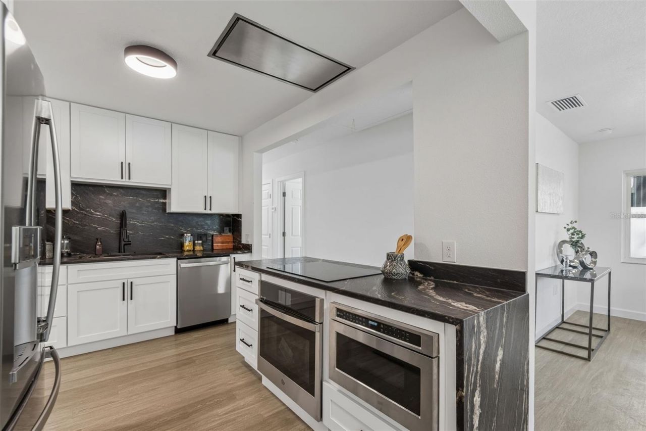 5207 W Cleveland Street , Tampa, FL 33609 Photo