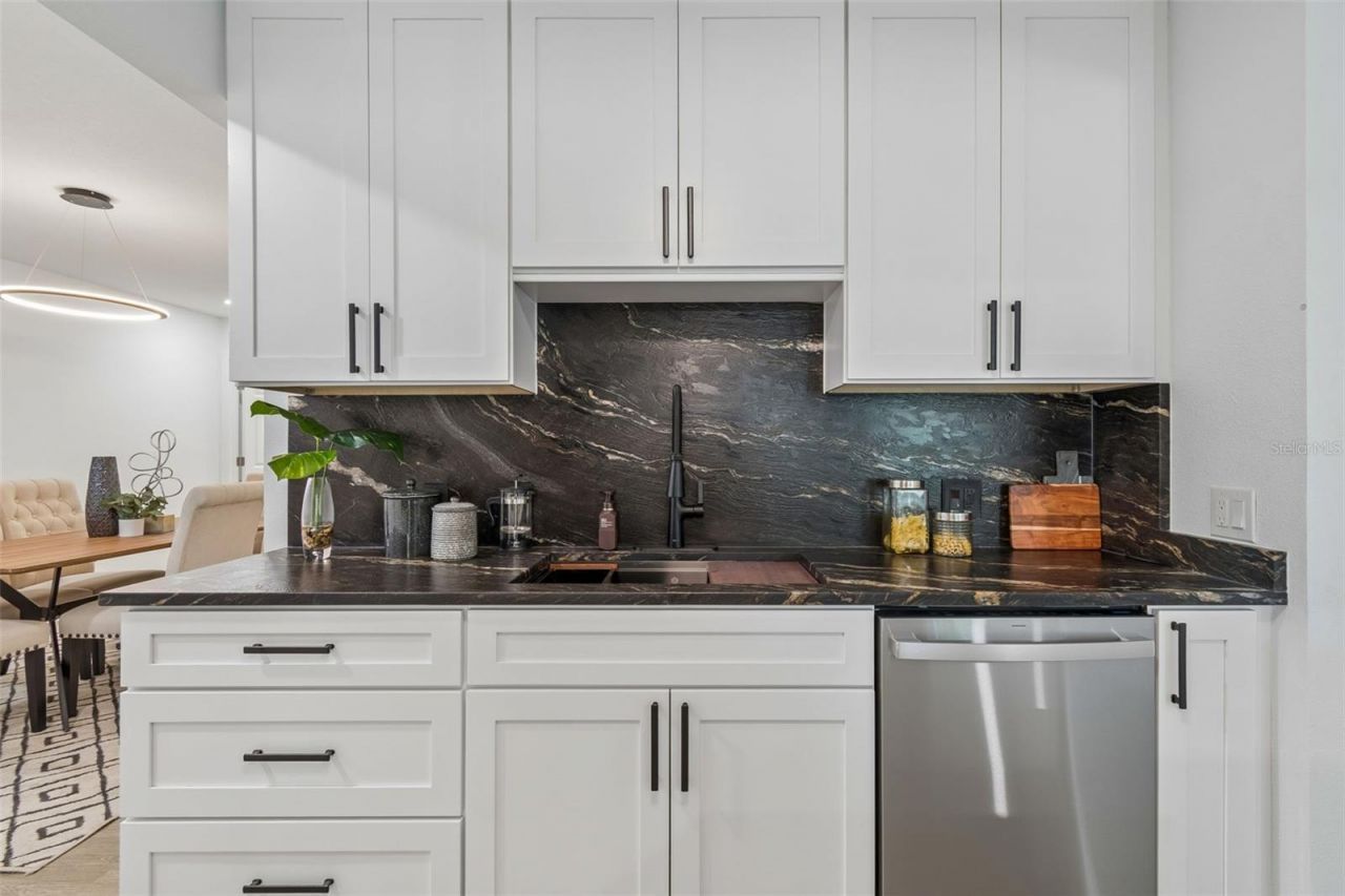 5207 W Cleveland Street , Tampa, FL 33609 Photo