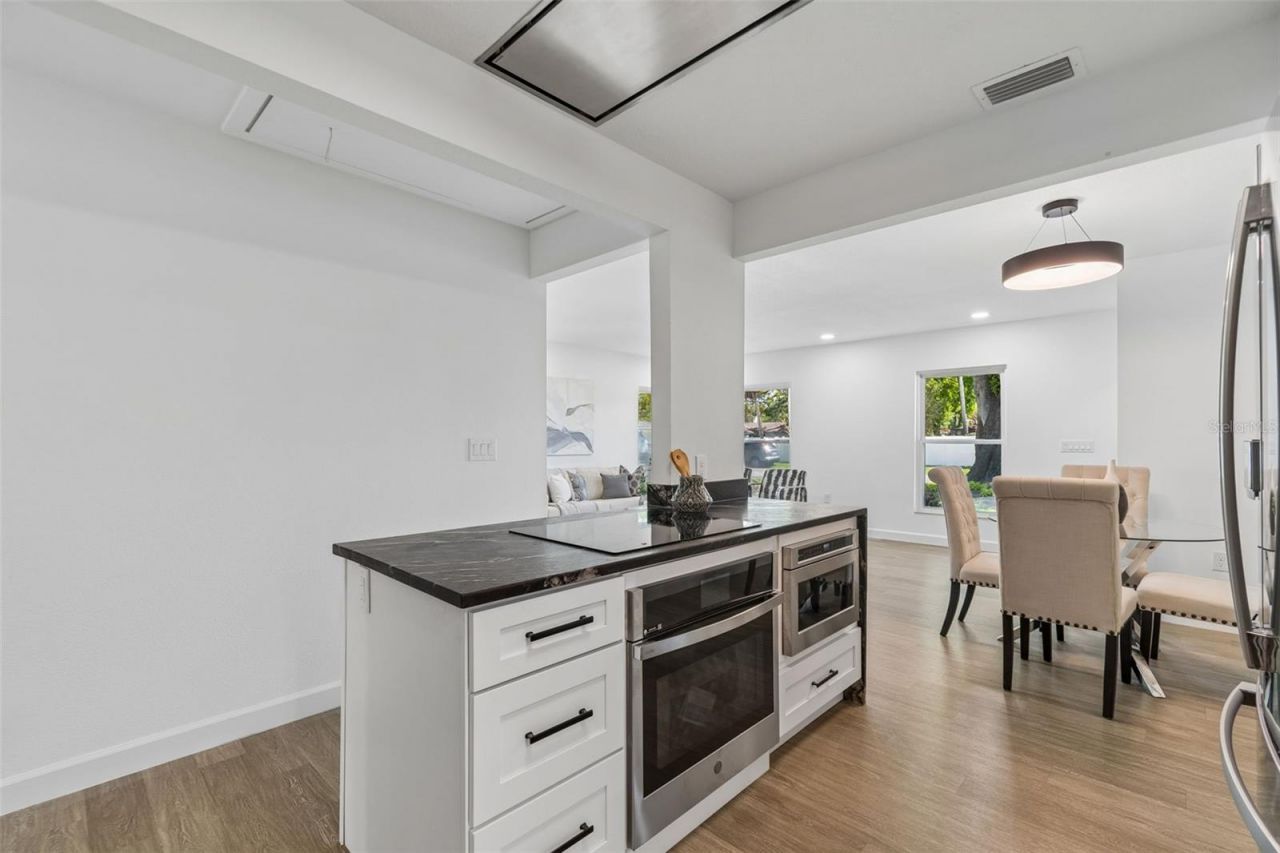 5207 W Cleveland Street , Tampa, FL 33609 Photo