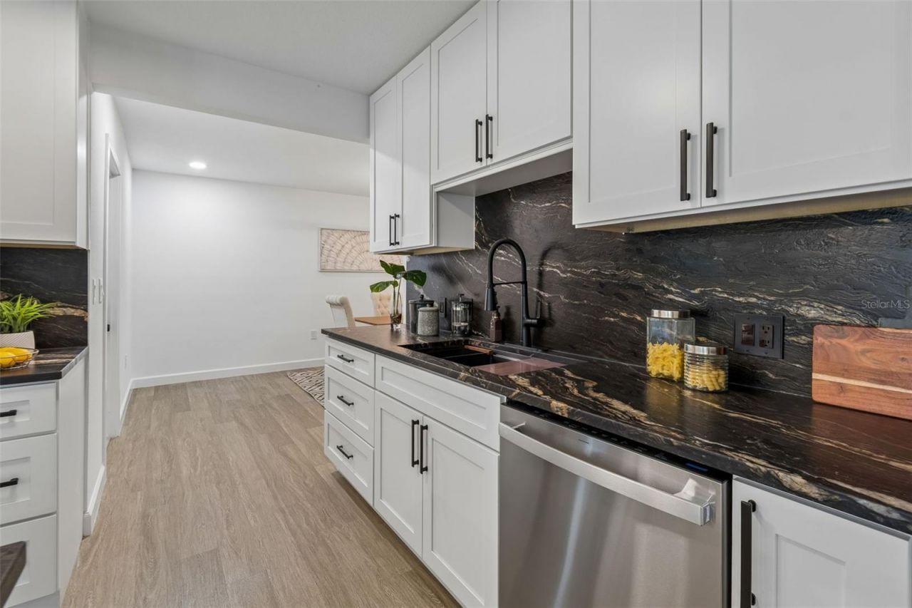 5207 W Cleveland Street , Tampa, FL 33609 Photo