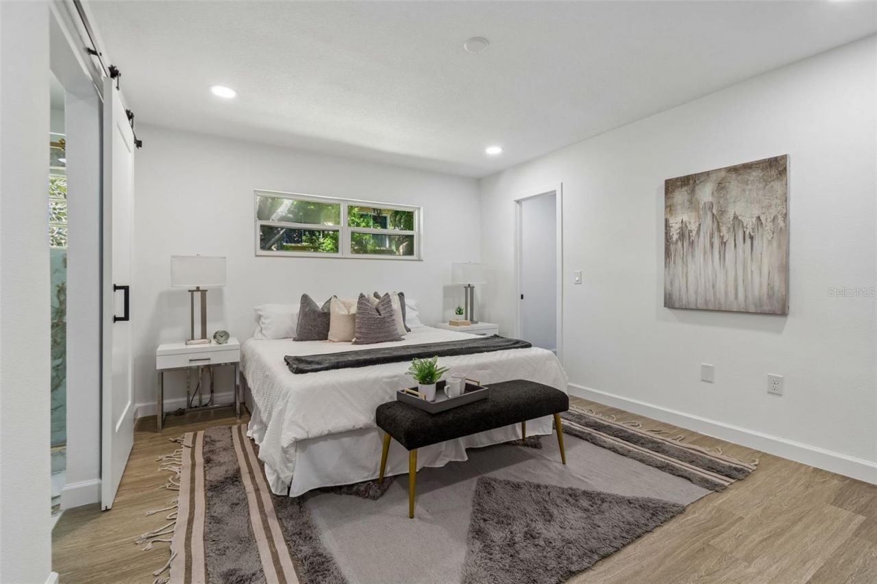 5207 W Cleveland Street , Tampa, FL 33609 Photo