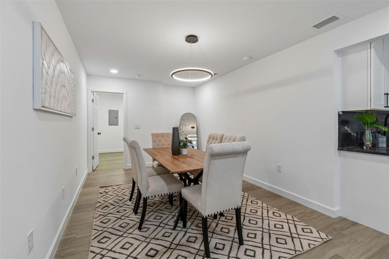 5207 W Cleveland Street , Tampa, FL 33609 Photo