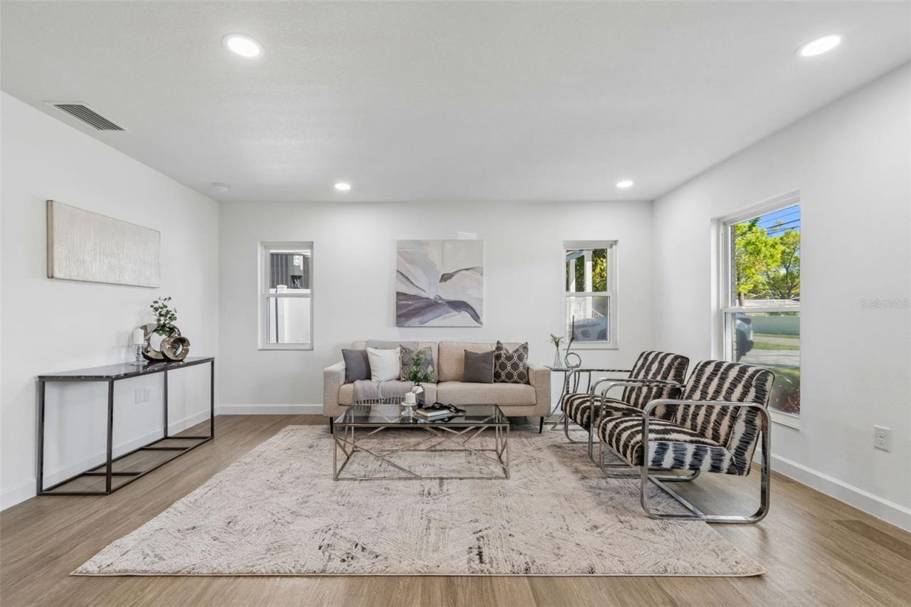 5207 W Cleveland Street , Tampa, FL 33609 Photo