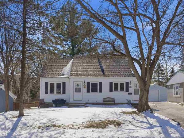 27 Prospect Pl, Iowa City, IA 52246