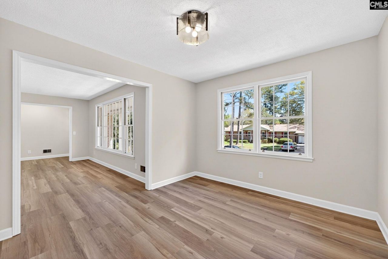 743 Woodland Hills W Photo 10