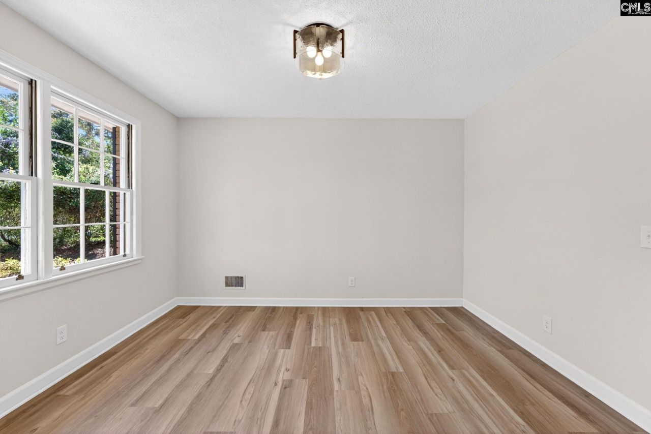 743 Woodland Hills W Photo 12