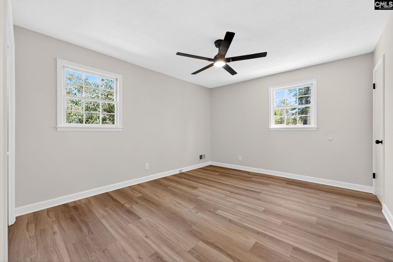 743 Woodland Hills W Photo 23