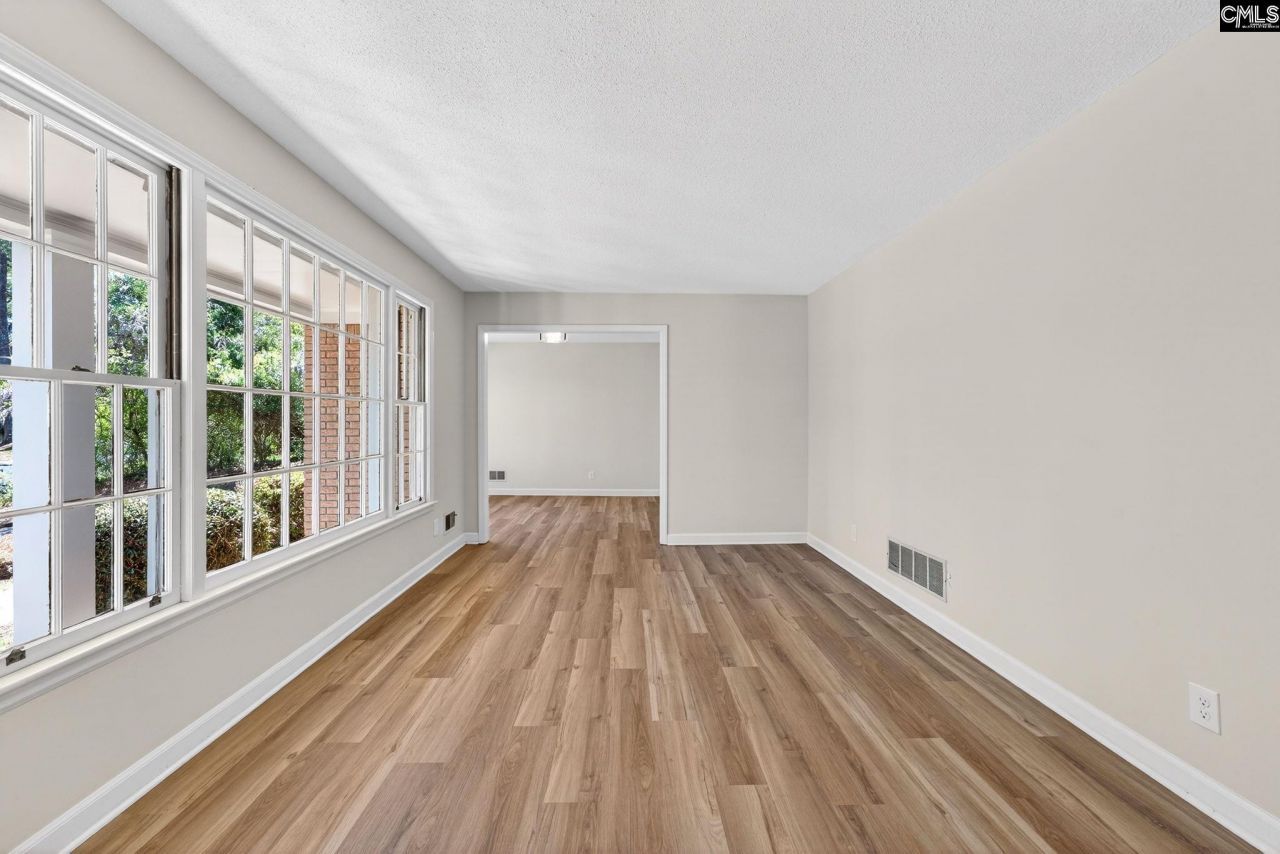 743 Woodland Hills W Photo 5