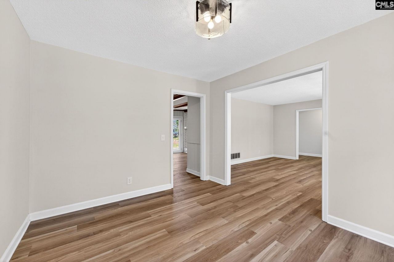 743 Woodland Hills W Photo 7