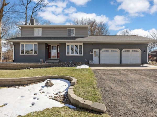 1105 Maple Street , Robins, IA 52328