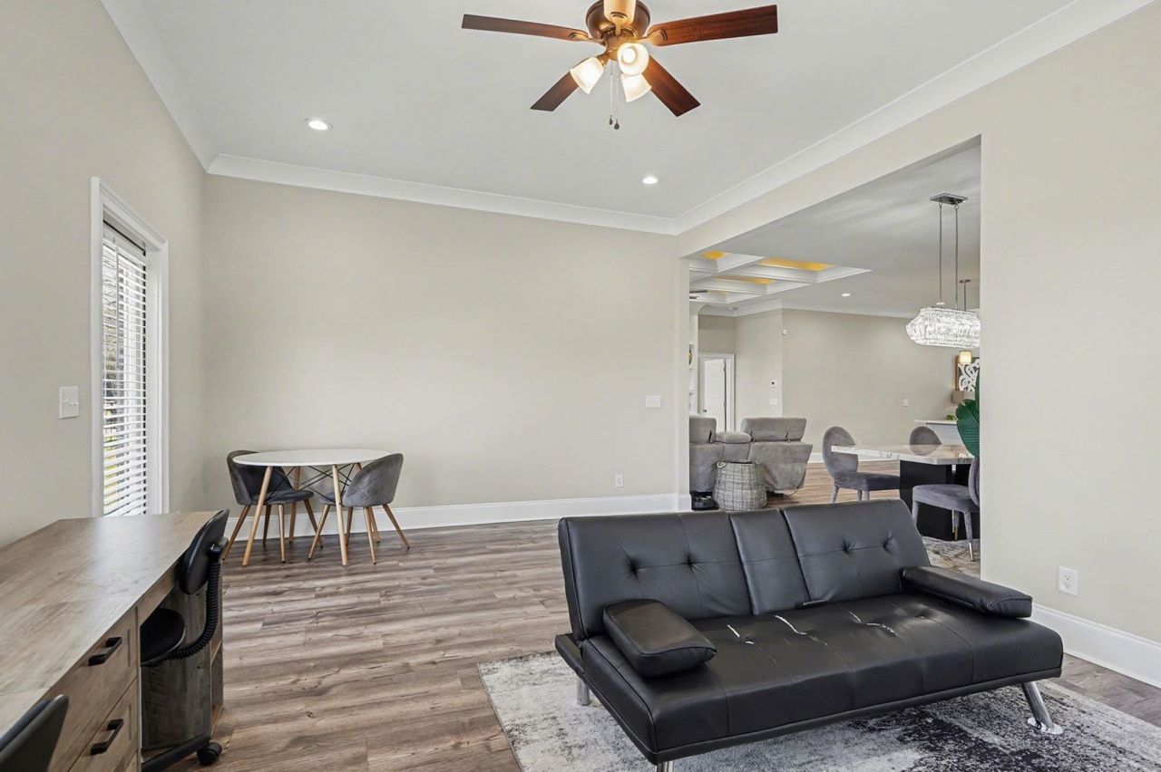 979 Henry James Dr. Photo 10