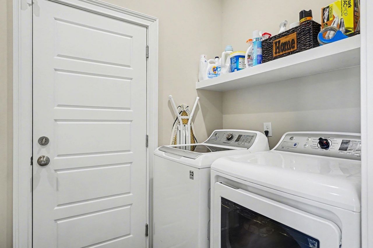 979 Henry James Dr. Photo 16