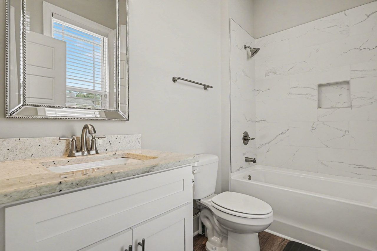 979 Henry James Dr. Photo 23