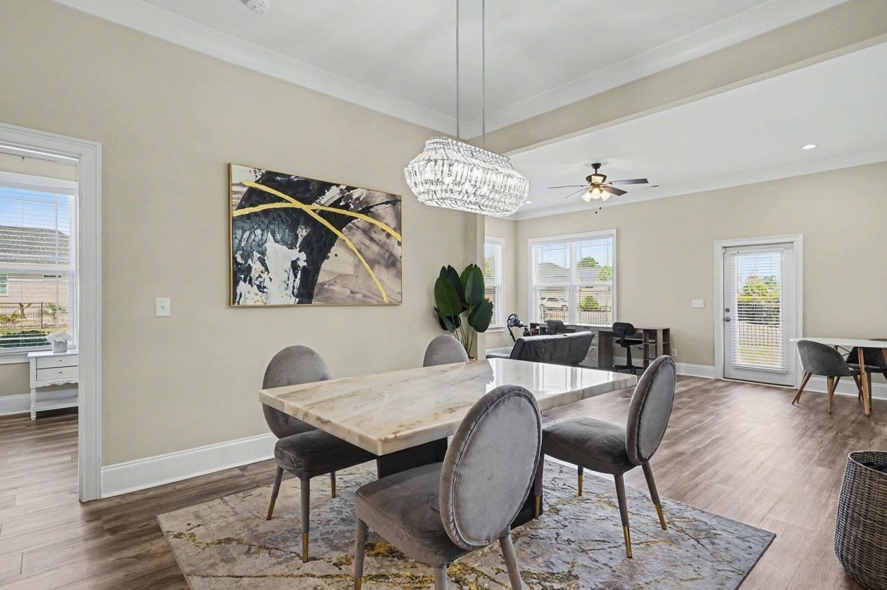 979 Henry James Dr. Photo 4