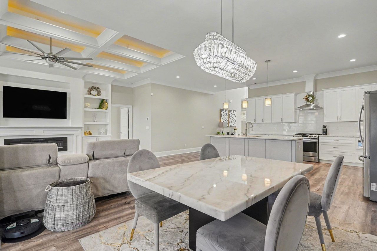 979 Henry James Dr. Photo 5