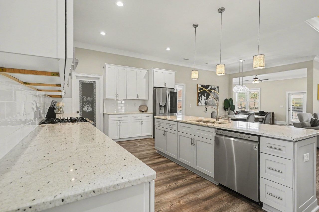 979 Henry James Dr. Photo 6