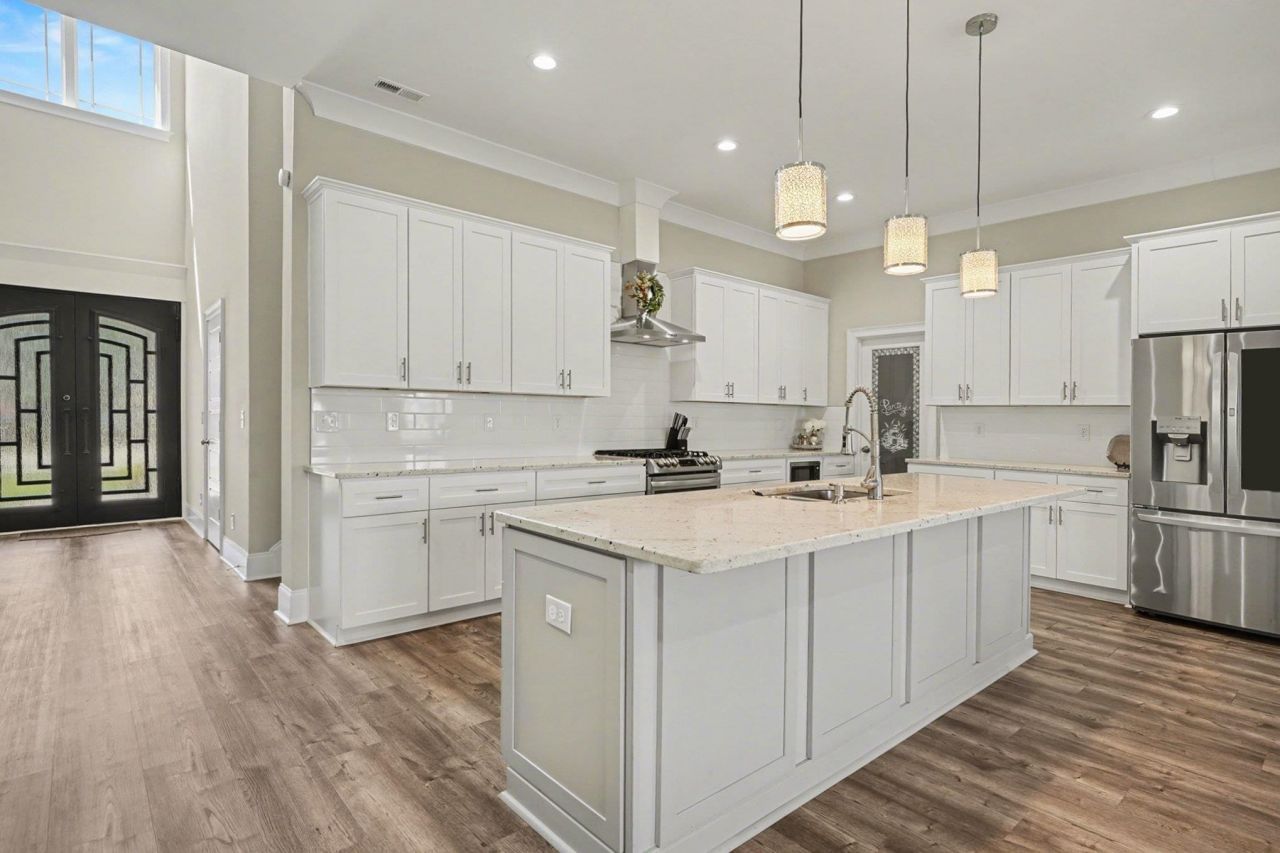 979 Henry James Dr. Photo 7