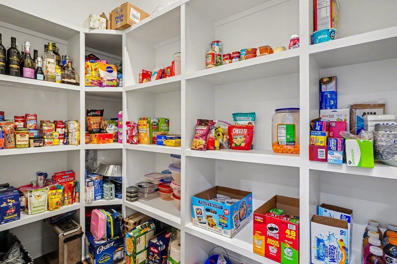 979 Henry James Dr. Photo 8