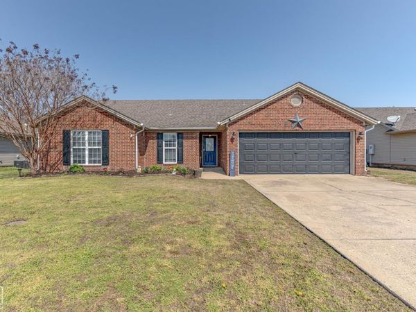 6032 Whitecliff Dr, Jonesboro, AR 72405