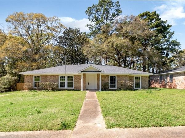 821 Parkwood Drive W, Mobile, AL 36608