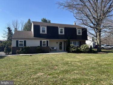 28 W HILLCREST AVENUE, CHALFONT, PA 18914
