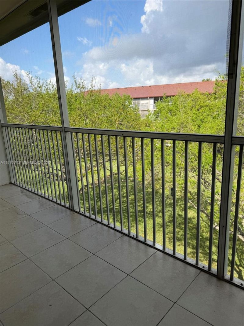 13355 SW 9th Ct, Unit 415H, Pembroke Pines, FL 33027 Photo