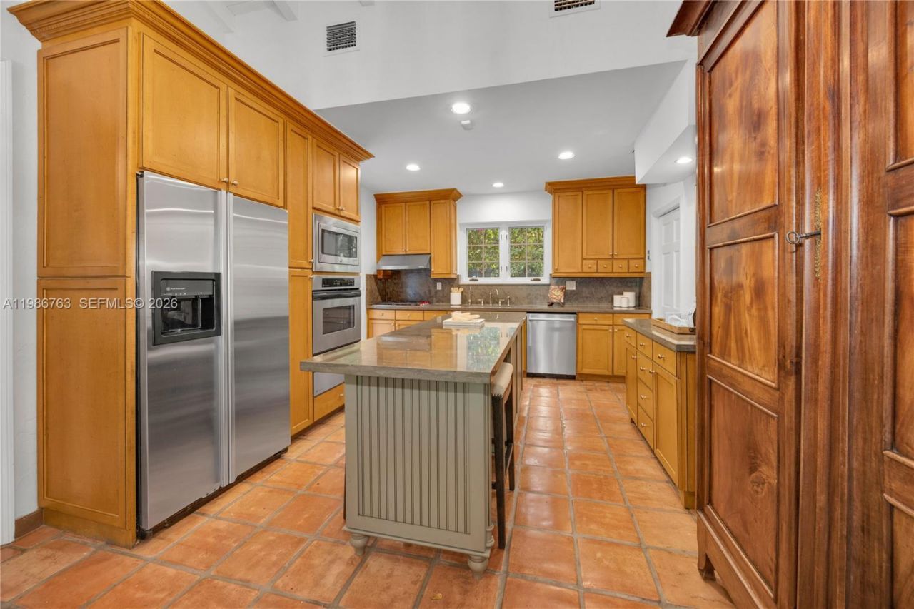 3820 Braganza Ave , Miami, FL 33133 Photo