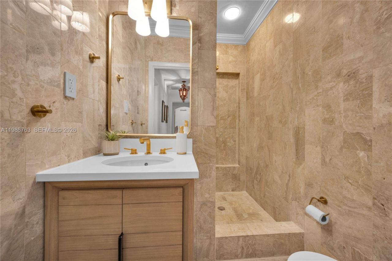 3820 Braganza Ave , Miami, FL 33133 Photo