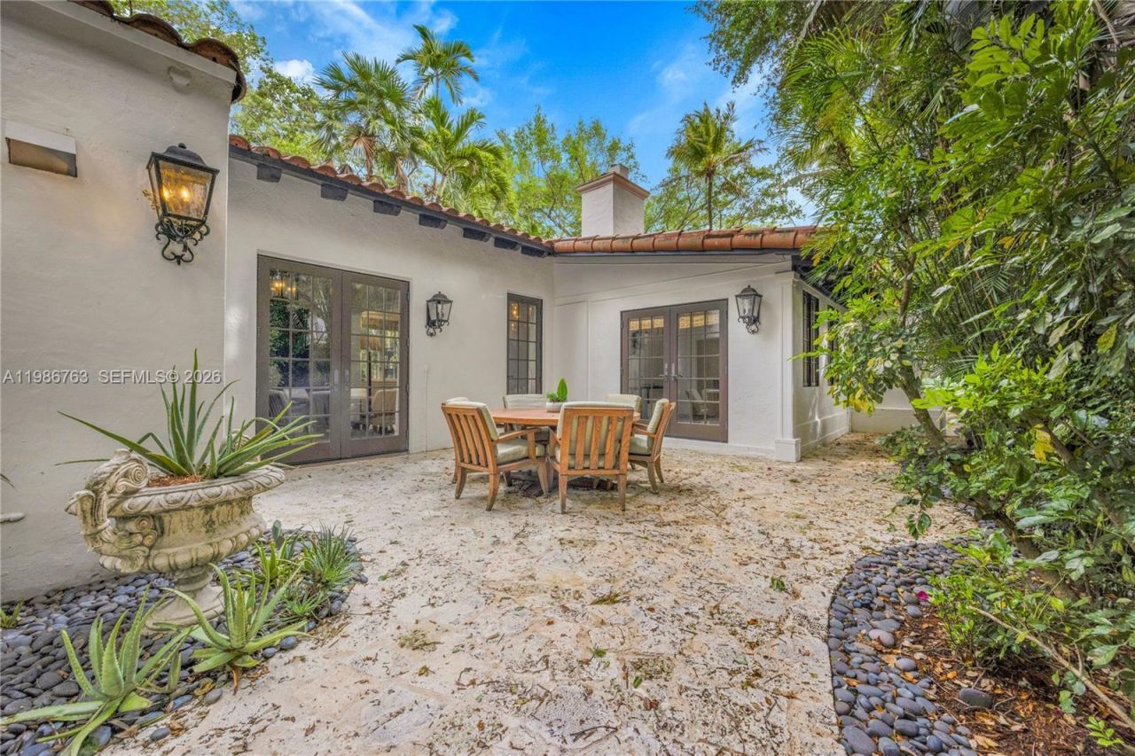 3820 Braganza Ave , Miami, FL 33133 Photo