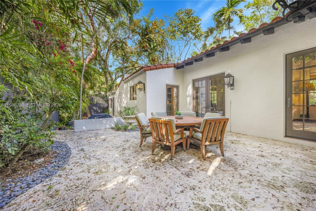 3820 Braganza Ave , Miami, FL 33133 Photo