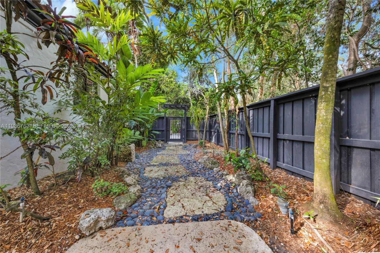 3820 Braganza Ave , Miami, FL 33133 Photo