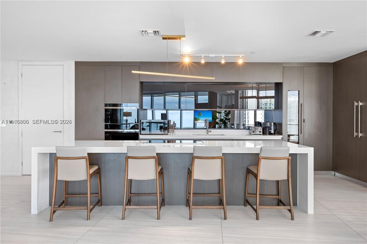 851 NE 1st Ave , Unit 5201, Miami, FL 33132 Photo