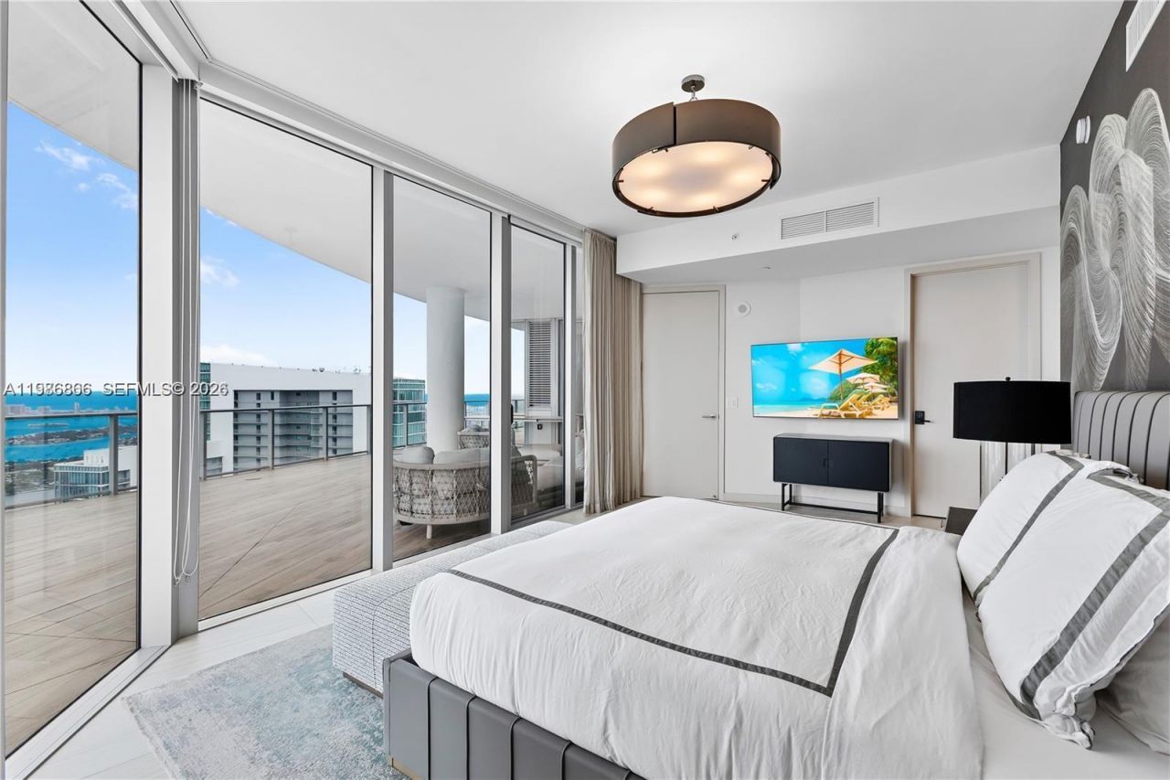 851 NE 1st Ave , Unit 5201, Miami, FL 33132 Photo