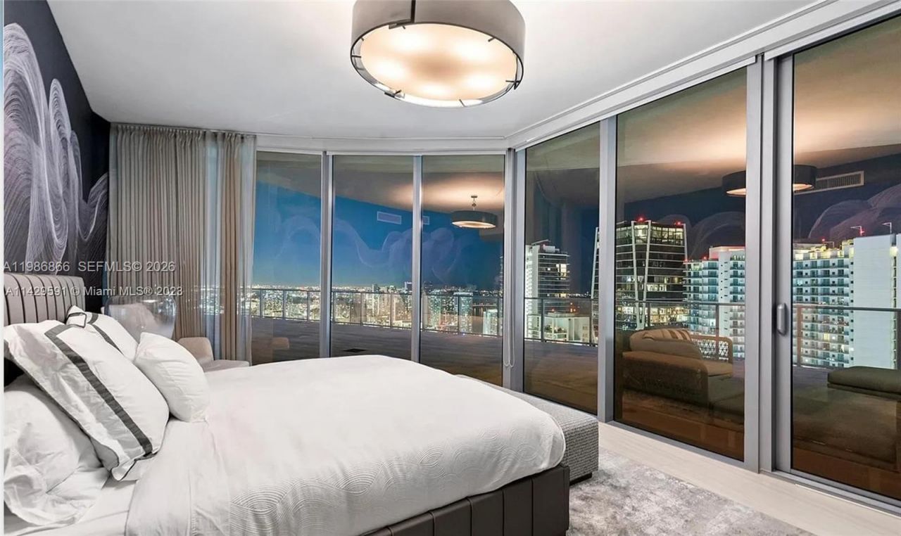 851 NE 1st Ave , Unit 5201, Miami, FL 33132 Photo