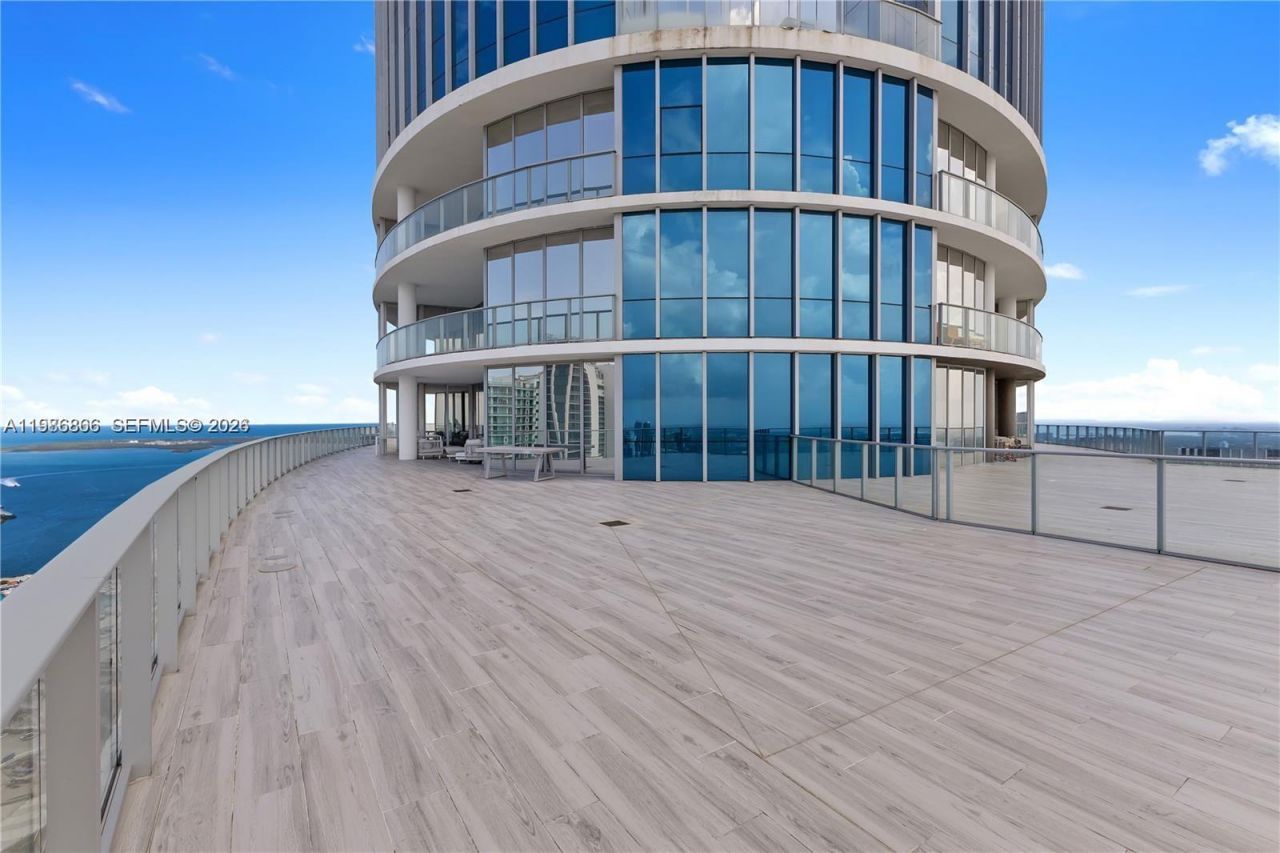 851 NE 1st Ave , Unit 5201, Miami, FL 33132 Photo